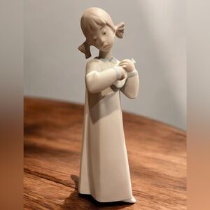 Lladro “Girl in pigtails playing mandolin” porcelain 8”figurine #4871